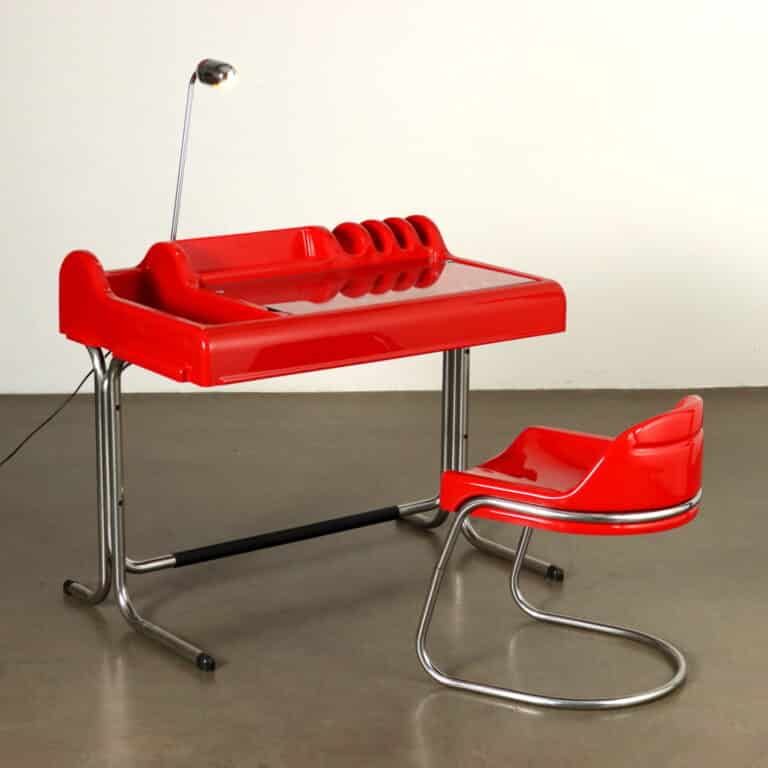 Scrivania con sedia modello 'Orix' by Molteni&C