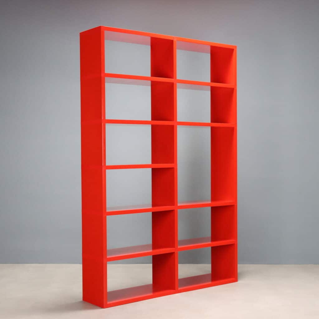 Libreria Kartell rossa by Giulio Polvara
