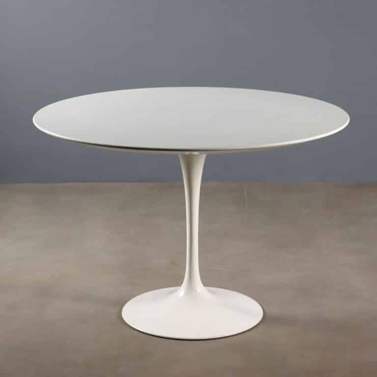 Tavolo tondo 'Tulip' by Eero Saarinen per Knoll