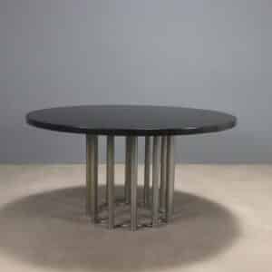 Tavolo anni '60 con base in metallo cromato