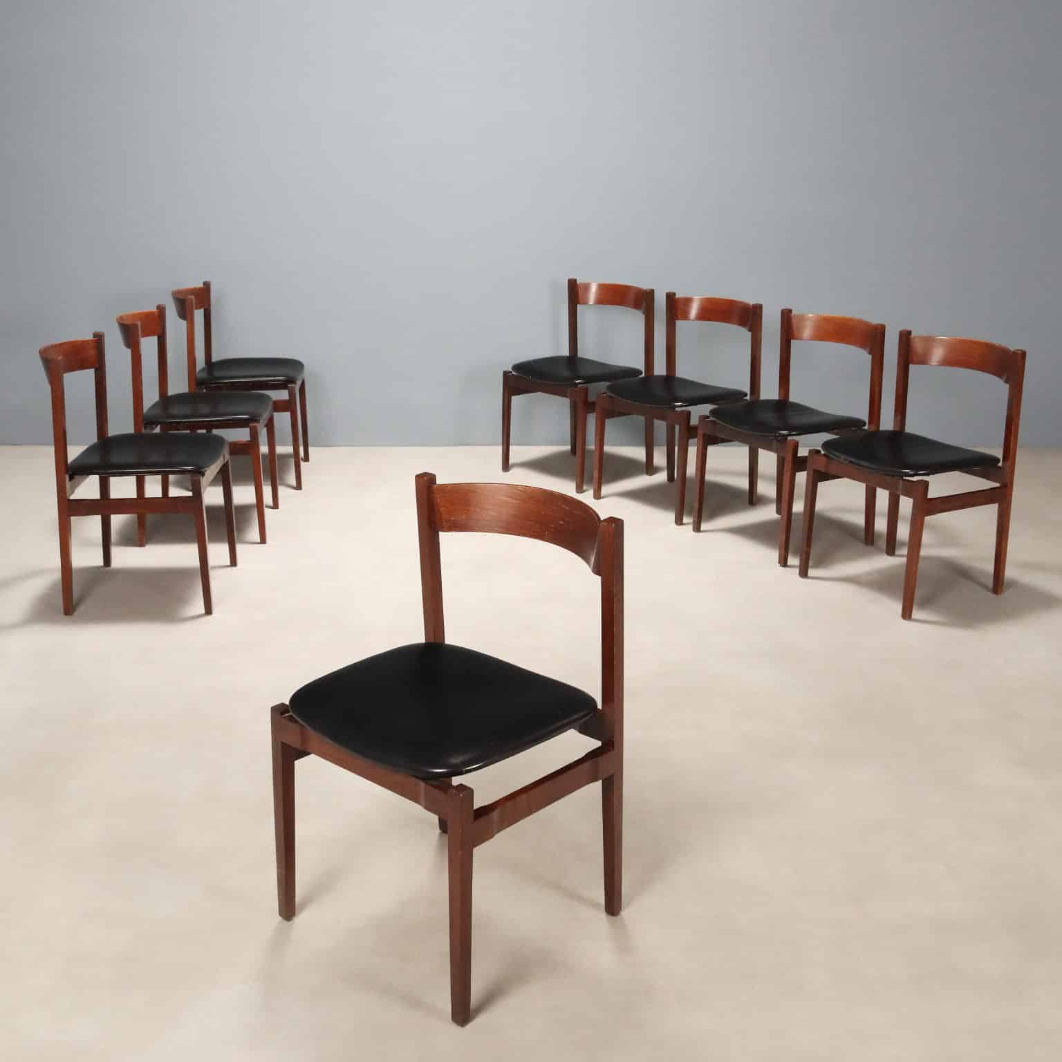 Sedie '104' by Gianfranco Frattini per Cassina