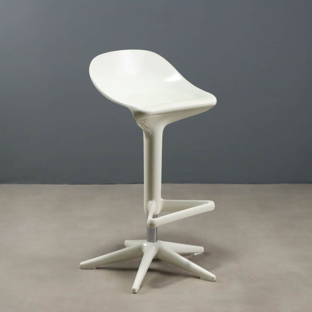 Sgabello 'Spoon' by Antonio Citterio