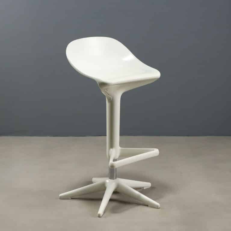 Sgabello 'Spoon' by Antonio Citterio