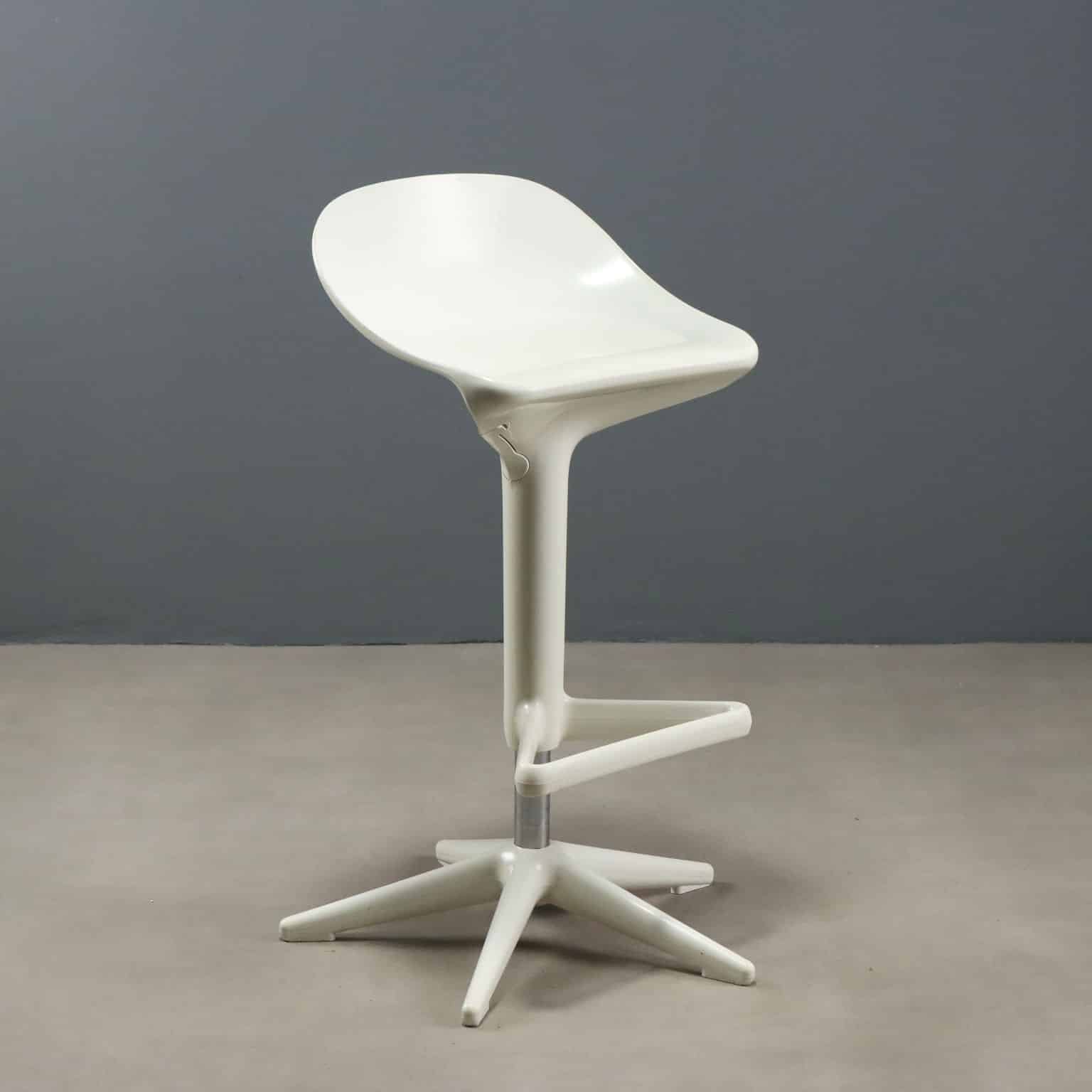 Sgabello 'Spoon' by Antonio Citterio