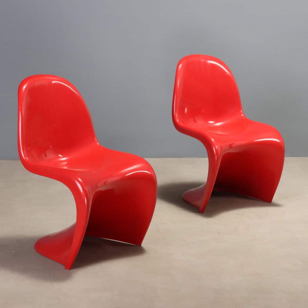 Due 'Panton Chair' by Herman Miller