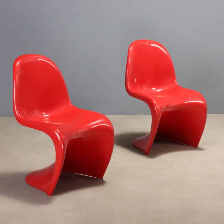 Due 'Panton Chair' by Herman Miller