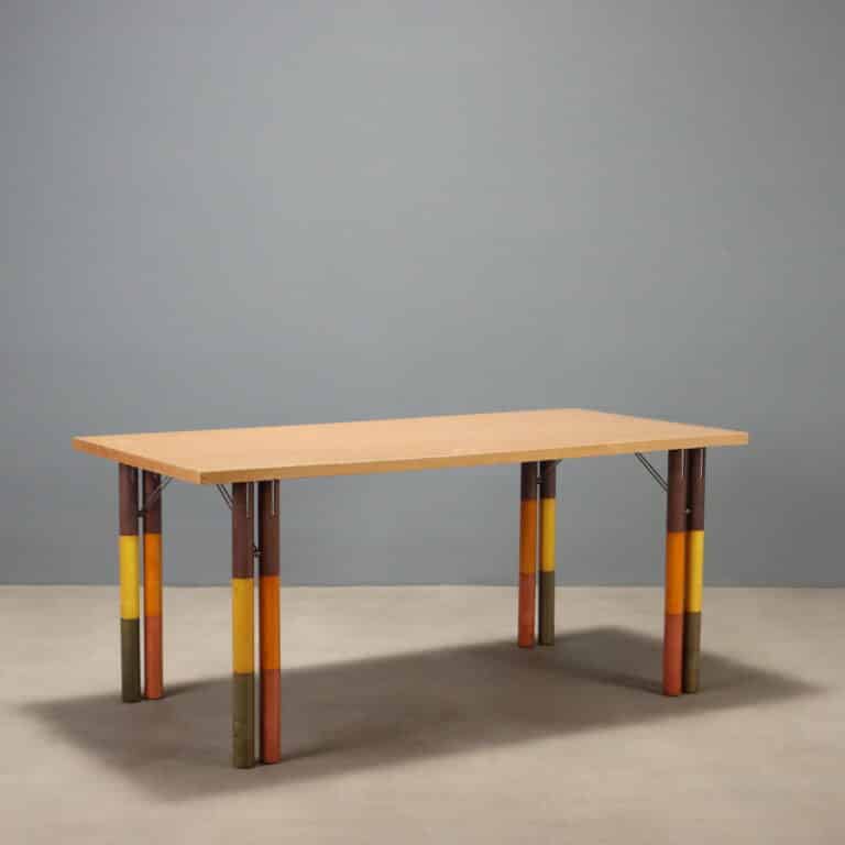 Tavolo modello Karan d'Ache