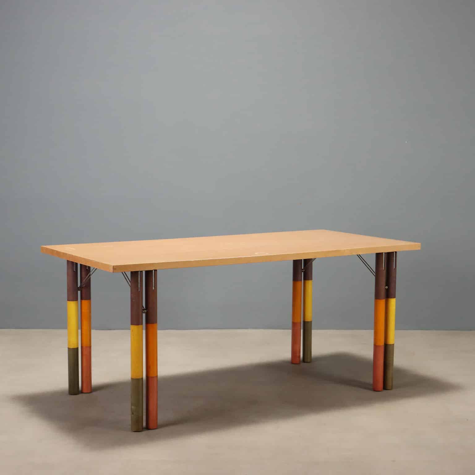 Tavolo modello Karan d'Ache