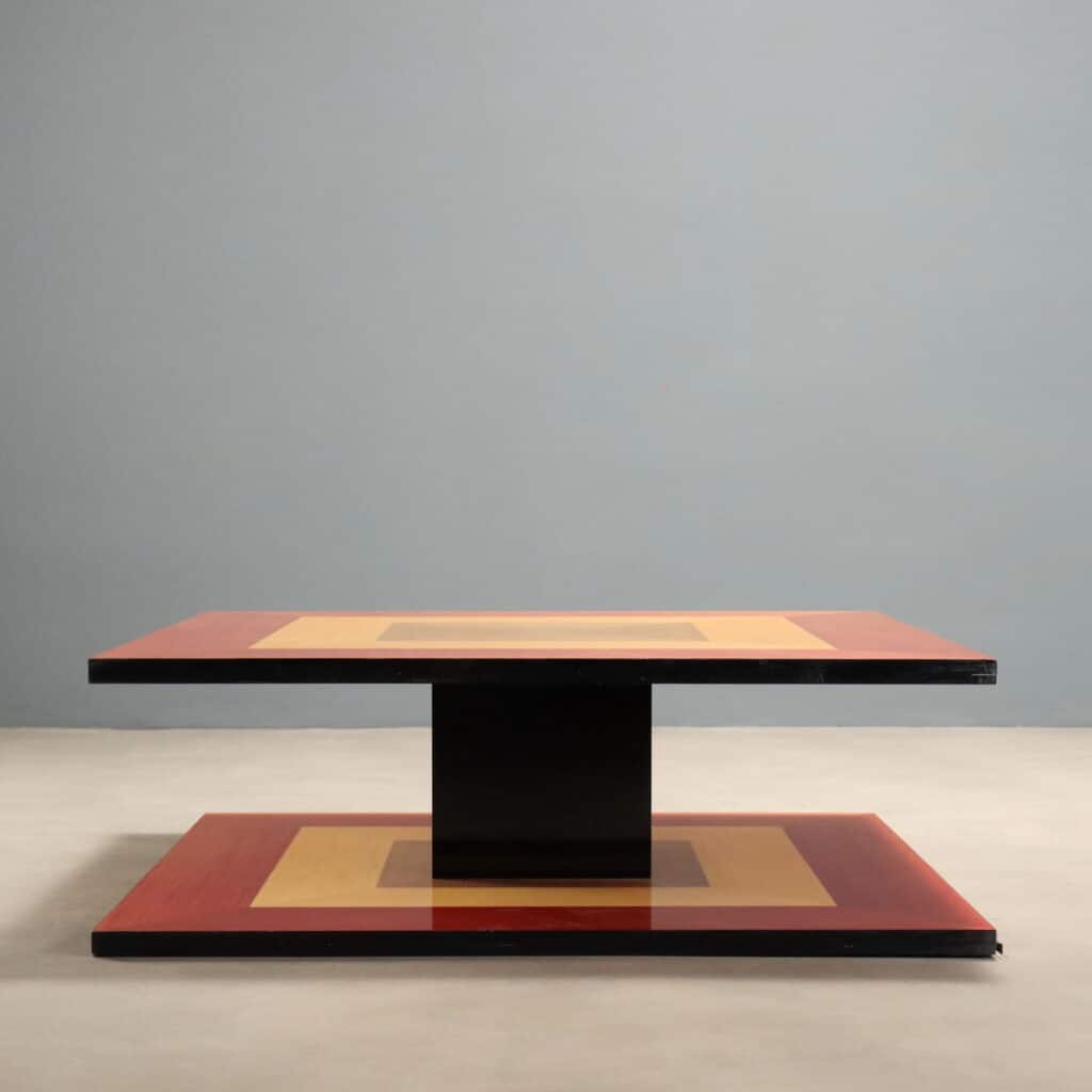 Tavolino anni '80 con piano geometrico