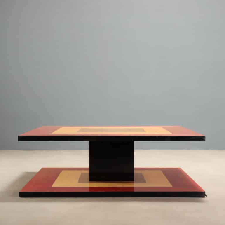 Tavolino anni '80 con piano geometrico