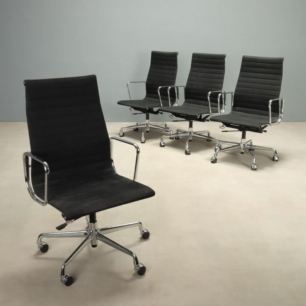 Sedie 'EA 119' by Charles & Ray Eames per Vitra