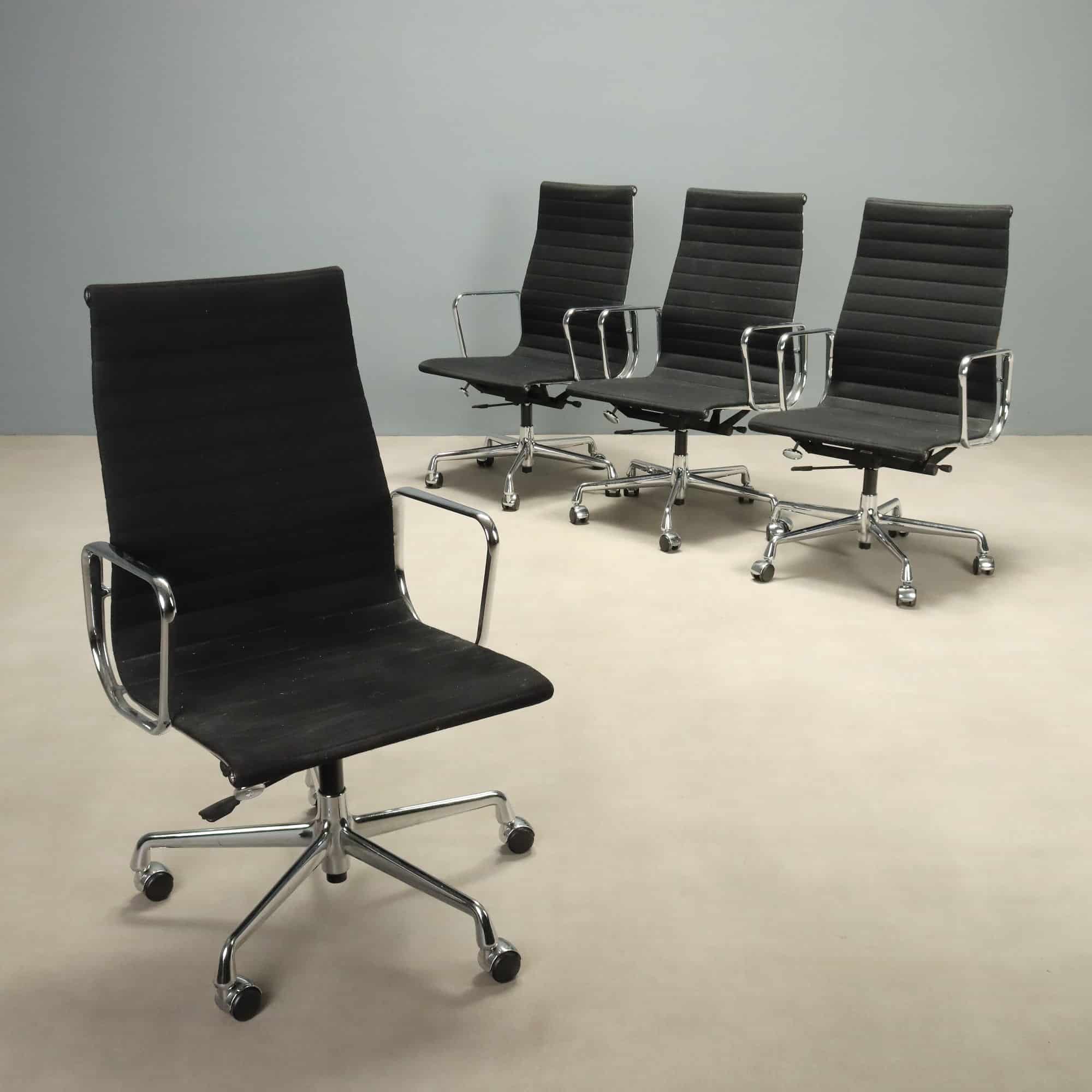 Sedie 'EA 119' by Charles & Ray Eames per Vitra